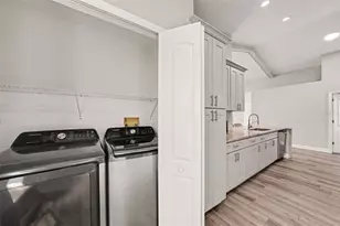 12524 Midpointe Dr, Riverview, FL 33578 - Photo 9