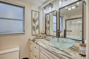 5640 Golf Pointe Dr, Sarasota, FL 34243 - Photo 31