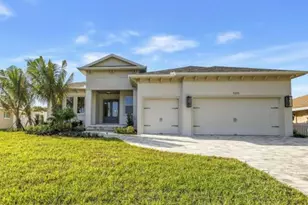 600 Tallahassee Dr NE, Saint Petersburg, FL 33702 - Photo 1