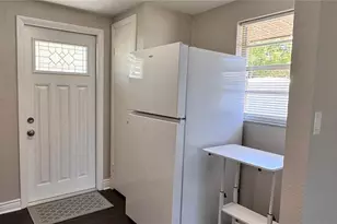 6810 Thomas Cir, Tampa, FL 33619 - Photo 3