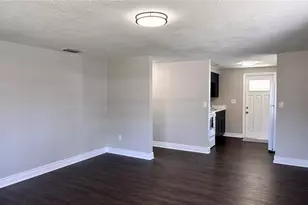 6810 Thomas Cir, Tampa, FL 33619 - Photo 5