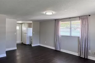 6810 Thomas Cir, Tampa, FL 33619 - Photo 7