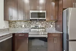 11539 Crowned Sparrow Ln, Tampa, FL 33626 - Photo 7