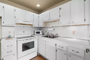 1801 Bedford Ln, Sun City Center, FL 33573 - Photo 17