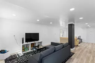 3401 Manatee Dr SE, Saint Petersburg, FL 33705 - Photo 5