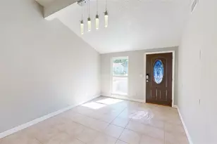 16206 Sagebrush Rd, Tampa, FL 33618 - Photo 3