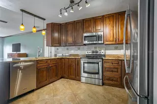 8639 Leighton Dr, Tampa, FL 33614 - Photo 9