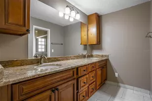 8639 Leighton Dr, Tampa, FL 33614 - Photo 19