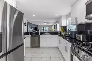 1819 Shore Dr S, South Pasadena, FL 33707 - Photo 9