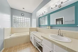 9207 Rockrose Dr, Tampa, FL 33647 - Photo 15