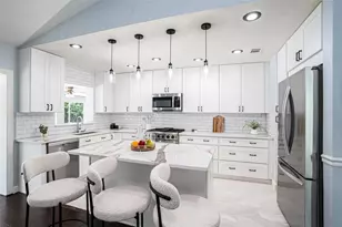 3721 Monarch Dr, Tampa, FL 33618 - Photo 7