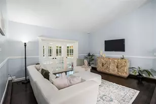 3721 Monarch Dr, Tampa, FL 33618 - Photo 3