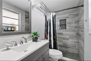 8310 Pat Blvd, Tampa, FL 33615 - Photo 9