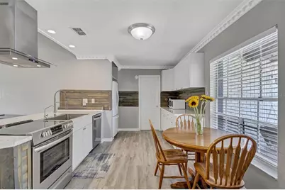 1735 Lakeview Village Drive, Brandon, FL 33510 - Photo 11