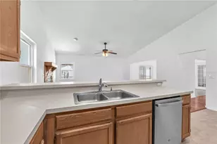 2805 Tammarron Ln, Brandon, FL 33511 - Photo 11