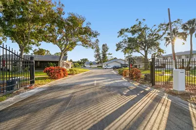 3280 37th Way S #B, Saint Petersburg, FL 33711 - Photo 3