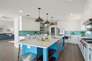 915 Bayshore Dr, Tarpon Springs, FL 34689 - Photo 15