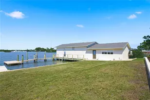 915 Bayshore Dr, Tarpon Springs, FL 34689 - Photo 57