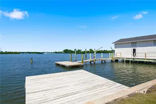 915 Bayshore Dr, Tarpon Springs, FL 34689 - Photo 71