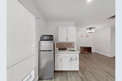 7608 Barry Road, Tampa, FL 33615 - Photo 43