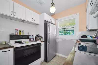 5769 Dartmouth Avenue N, Saint Petersburg, FL 33710 - Photo 15