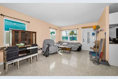 5769 Dartmouth Avenue N, Saint Petersburg, FL 33710 - Photo 9