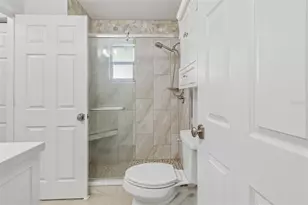 1105 E Oakwood St, Tarpon Springs, FL 34689 - Photo 13