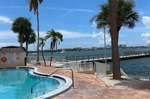 4725 Cove Cir, Saint Petersburg, FL 33708 - Photo 13