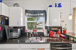 22359 Montrose Ave, Port Charlotte, FL 33952 - Photo 13