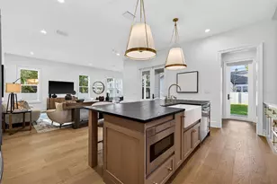 939 19th Ave N, Saint Petersburg, FL 33704 - Photo 13