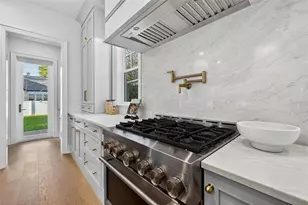 939 19th Ave N, Saint Petersburg, FL 33704 - Photo 17