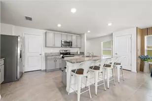 37247 Kings Crown Dr, Zephyrhills, FL 33541 - Photo 7