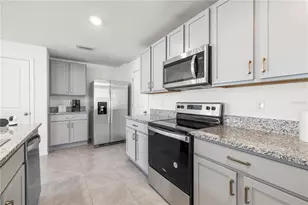 37247 Kings Crown Dr, Zephyrhills, FL 33541 - Photo 5