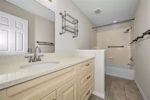 8015 Savannah Sunset Ln, Tampa, FL 33615 - Photo 19