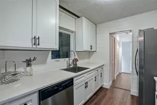 220 45th Ave S, Saint Petersburg, FL 33705 - Photo 3