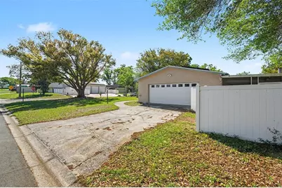 2835 Bellwood Dr, Brandon, FL 33511 - Photo 11