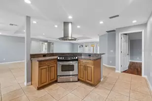 994 S Brink Ave, Sarasota, FL 34237 - Photo 11