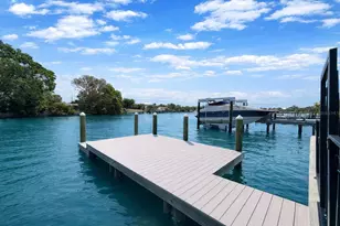 3945 Sunrise Dr S, Saint Petersburg, FL 33705 - Photo 5