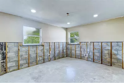 8751 Orient Way NE, Saint Petersburg, FL 33702 - Photo 15