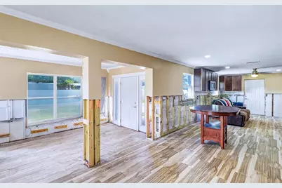 8751 Orient Way NE, Saint Petersburg, FL 33702 - Photo 7