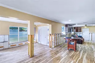 8751 Orient Way NE, Saint Petersburg, FL 33702 - Photo 7