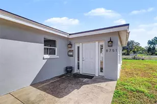 8751 Orient Way NE, Saint Petersburg, FL 33702 - Photo 5