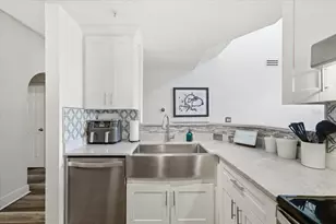501 Knights Run Ave, Tampa, FL 33602 - Photo 17