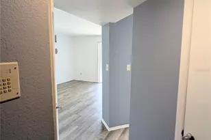 8702 Mallard Reserve Dr, Tampa, FL 33614 - Photo 3