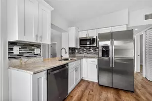 801 67th St S, Saint Petersburg, FL 33707 - Photo 5
