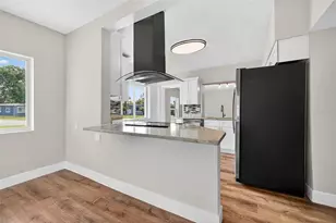 801 67th St S, Saint Petersburg, FL 33707 - Photo 9