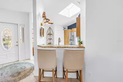 992 San Carlos Court NE, Saint Petersburg, FL 33702 - Photo 9