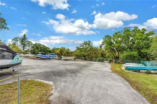 992 San Carlos Ct NE, Saint Petersburg, FL 33702 - Photo 37