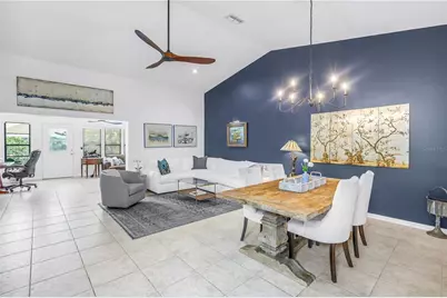 992 San Carlos Court NE, Saint Petersburg, FL 33702 - Photo 3