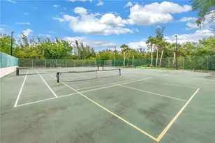 992 San Carlos Ct NE, Saint Petersburg, FL 33702 - Photo 27